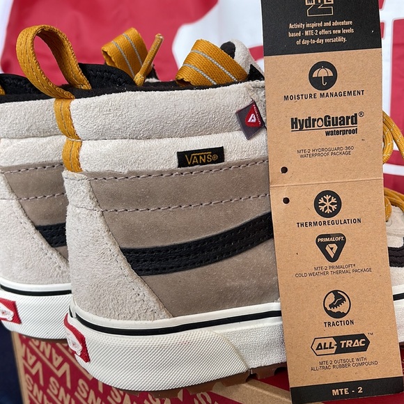 Vans Sk8-Hi Mte-2
Utility Pop White Multi
VNOA5HZZJ5K
Men’s boots - sneakers - Picture 15 of 16